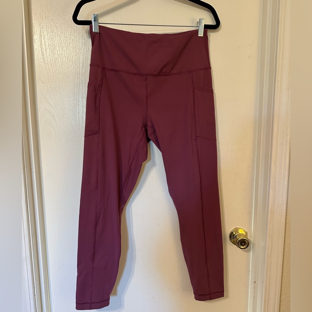 NWOT 90 degree by Reflex plum color leggings with pockets. Size large